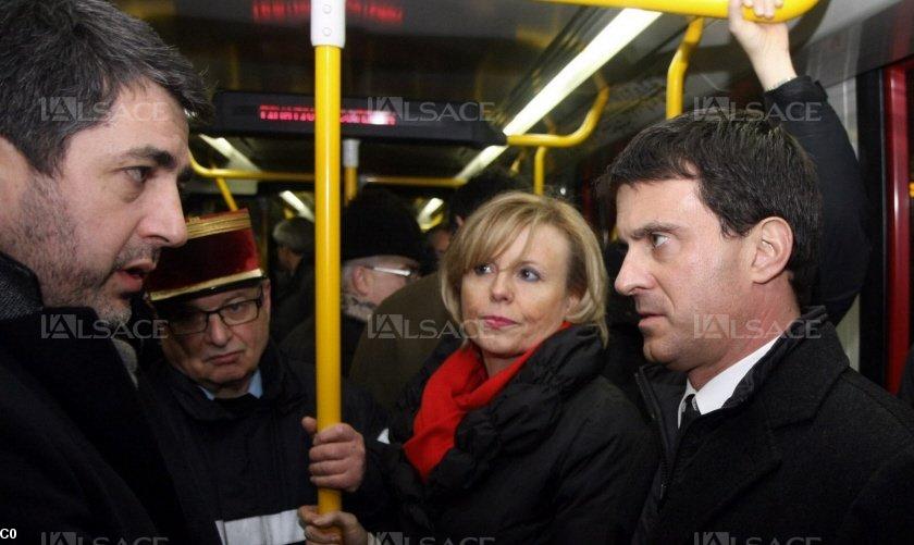 Valls et Rottner dans le tram à Mulhouse