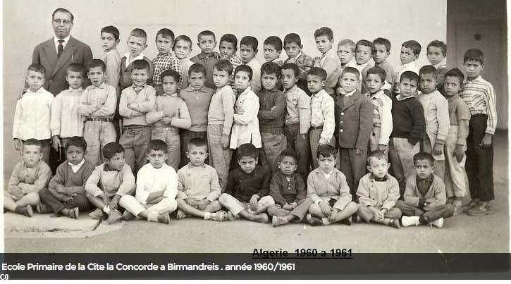 Ecole primaire de la cité La Concorde de Birmandreis (Bir Mourad Raïs) : Philippe Argouarch en bas, premier à gauche.  Photo Copains d'avant