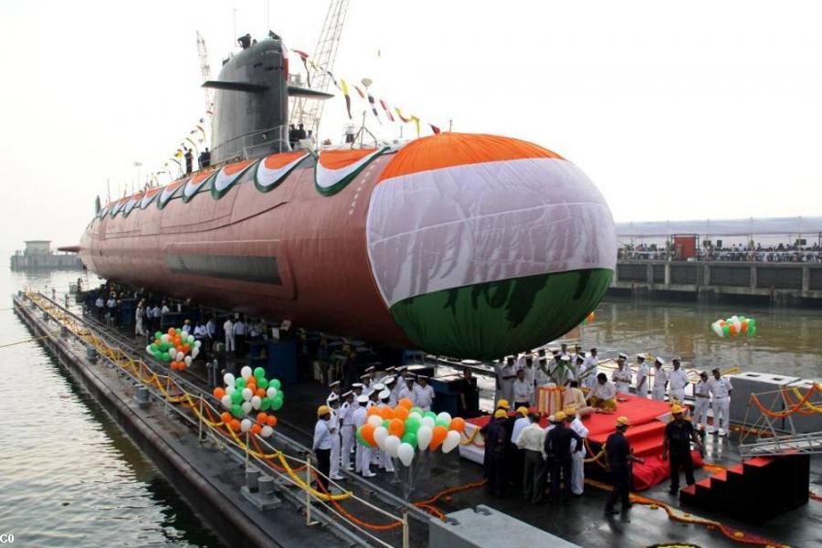 Lancement du  Kalivari,  construit aux Indes avec la technologie de la DCNS.  (Photo marine indienne)