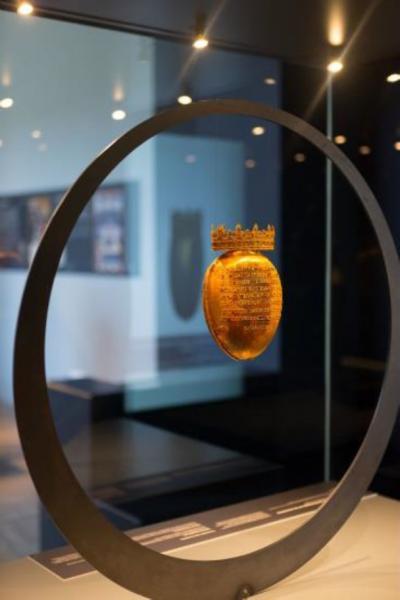 3- Exposition Voyage dans les collections au musée Dobrée: Reliquaire du coeur d'Anne de Bretagne. Photo Conseil général de Loire-Atlantique.