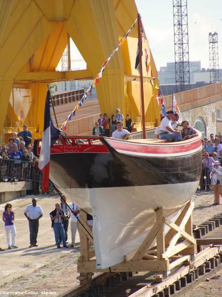 Le Saint-Michel II avant son lancement le 27 juin 2009 au port de Nantes.