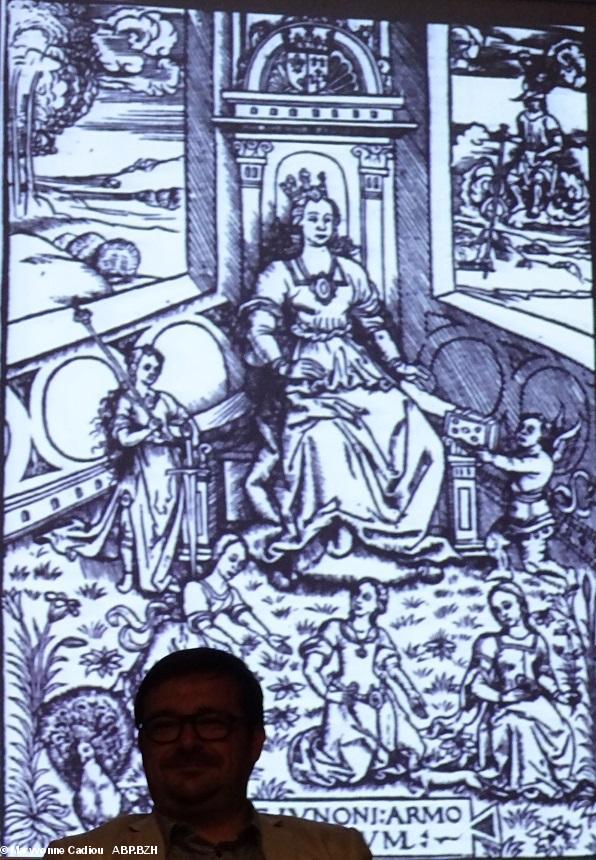 38-1- Anne personnifie la Junon d'Armorique. Dans Les illustrations de Gaule et sĩgularitez de Troye, 1512, par Jean Lemaire de Belges.