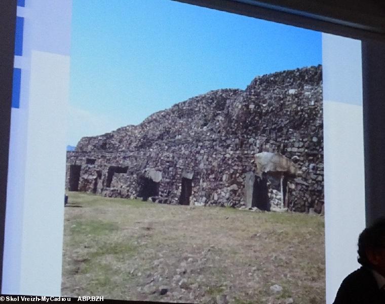 5- Le cairn de Barnenez en Plouezoc'h.