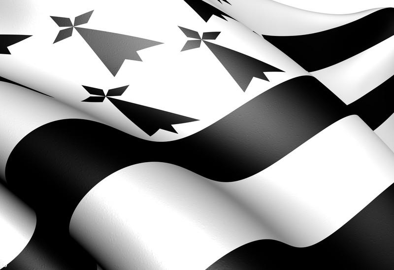 drapeau breton qui flotte au vent