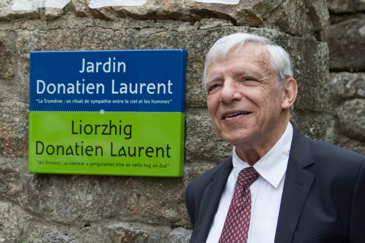 Donatien Laurent lors de l'inauguration du jardin qui porte son nom à Locronan  (photo langue-bretonne.org)
