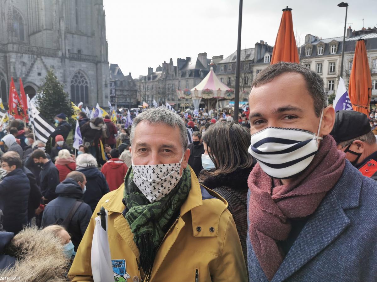 Jean-Jacques Page et Fabien le Guernevé à Quimper le 13 mars dernier. Manifestation pour la défense de la langue bretonne qui a rassemblé 5000 personnes.
