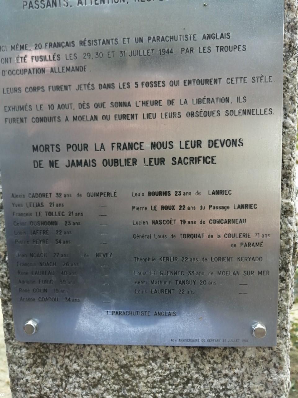 La plaque commémorative du sacrifice de ces martyrs .