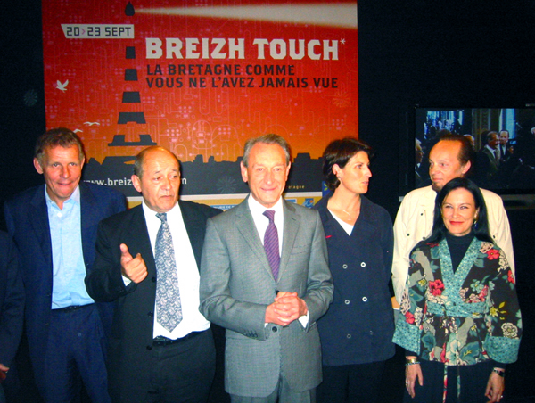 Patrick Poivre d'Arvor  Jean-Yves Le Drian  Bertrand Delanoë  Anne Quéméré  Alan Stivell et Irène Frain présentent la Breizh Touch à Paris