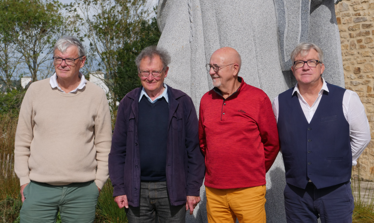 (de g. à d.) Serge Capitaine, co-fondateur de Breizh Odyssée, Jean-Jacques Monnier, historien, André Lavanant, président de l’association Histoire et Culture de Bretagne, et Philippe Guillaume, directeur de Breizh Odyssée,