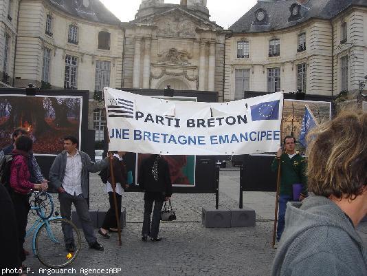 Environ 200 personnes ont manifesté ce soir à Rennes contre la venue de Nicolas Sarkozy en Bretagn