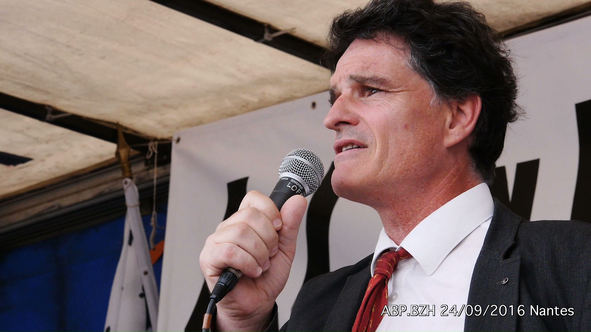 Paul Mollac rappelle que la majorité des élus du 44 ne se prononcent pas pour la réunification