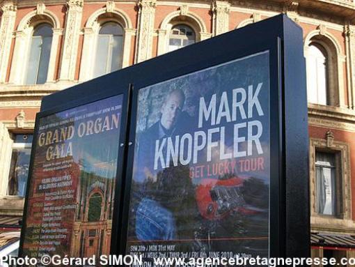 Panneau d'affichage du concert de Mark KNOPFLER devant le Royal Albert Hall de Londres.