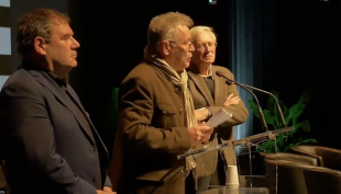 Le maire de Carhaix Christian  Troadec, Thierry Jigourel, et le géographe Yves Lebahy inaugurent le colloque POUR UNE BRETAGNE AUTONOME le 19 février à Carhaix.