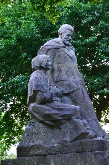 La belle statue d'Armel Beaufils érigée à Saint-Brieuc à la mémoire de Le Braz et de Marc'harit Fulup